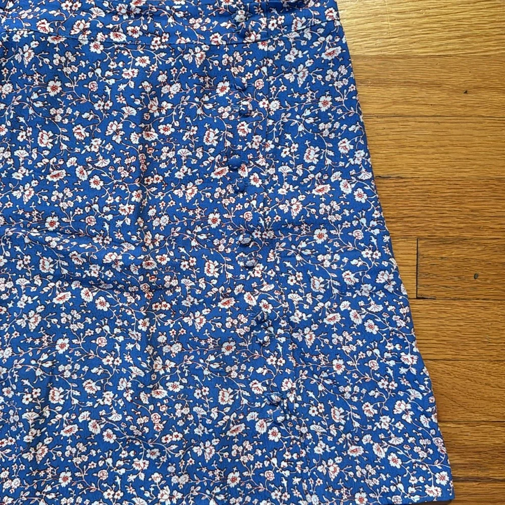 Madewell flower skirt with back zipper and side buttons size 6. - Picture 5 of 10